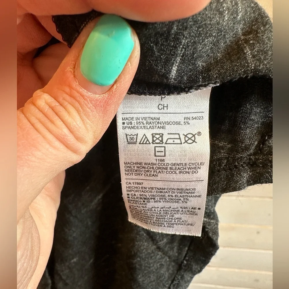 Old Navy | Black Heathered Luxe Jersey Swing Tank - Picture 5 of 6